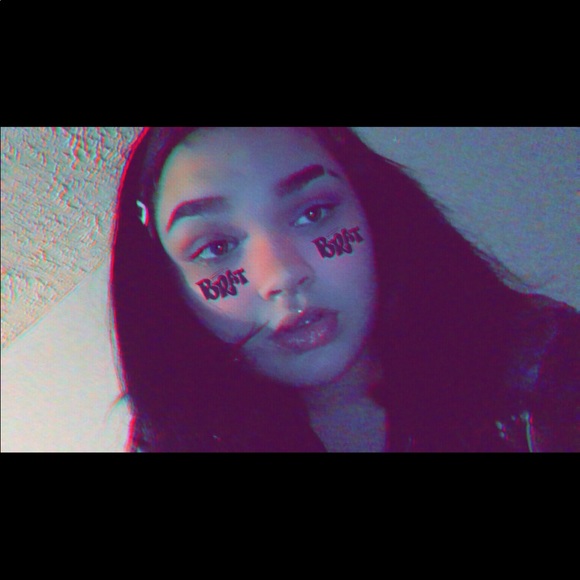 Profile Picture of Haley Griffith (@haleygriffith98) on Poshmark