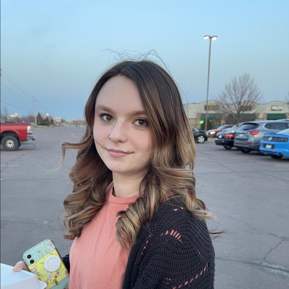 Profile Picture of Alea Gageby (@aleagageby) on Poshmark