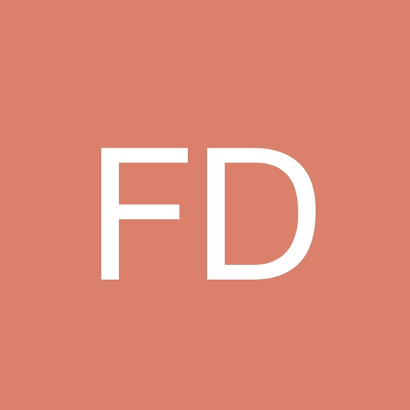 Profile Picture of Francesca Dooner (@fsdooner) on Poshmark