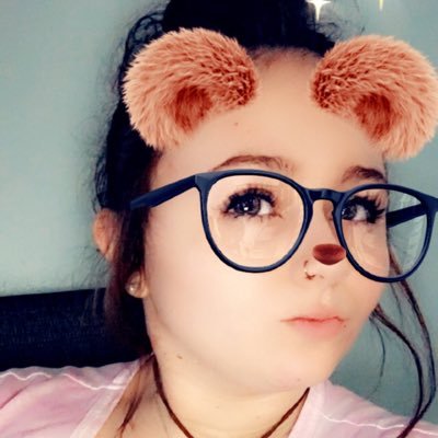 Profile Picture of Emma Crawford (@EmmyPop2019) on Twitter