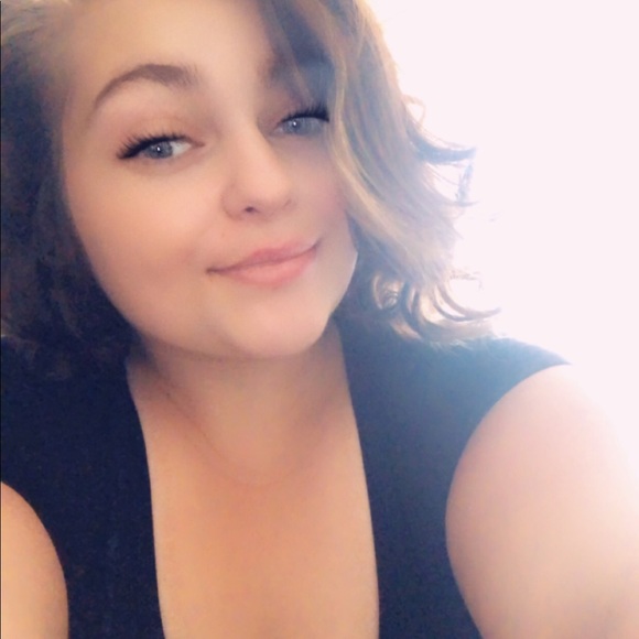 Makayla Pingley - Poshmark Profile Picture of Makayla Pingley (@makaylapingley) on Poshmark