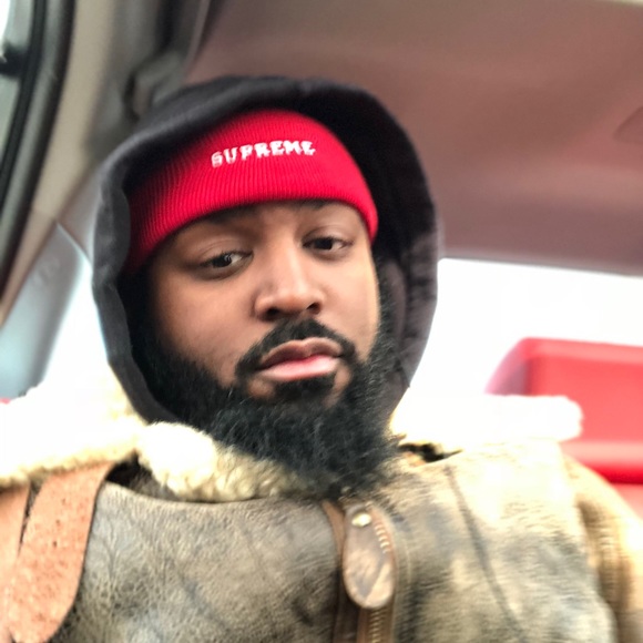 Profile Picture of Terrell Perry (@rellloveskicks8) on Poshmark