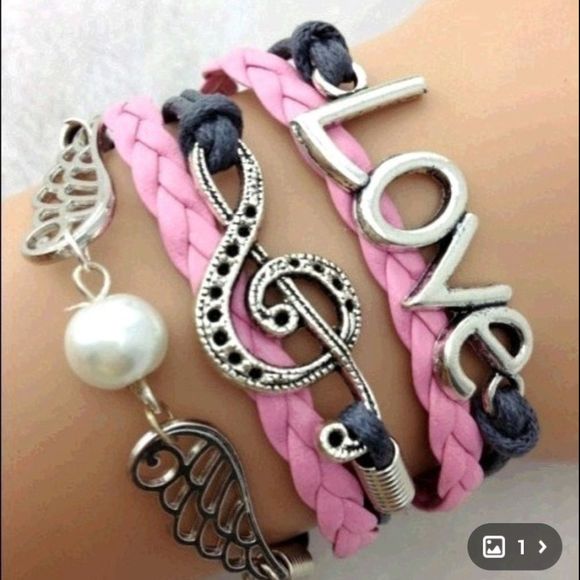 Profile Picture of Ashleigh Domkowski (@999647) on Poshmark