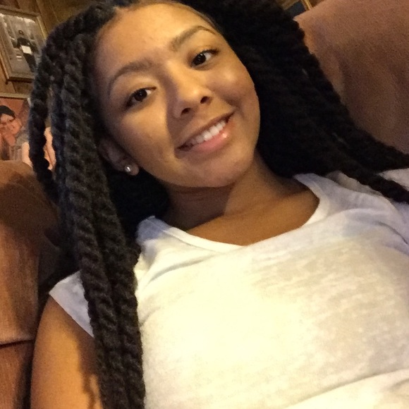 Profile Picture of Caitlin Booker (@cait3101) on Poshmark