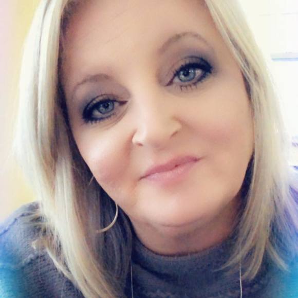 Profile Picture of Cari Riffey (@ccriffey) on Poshmark