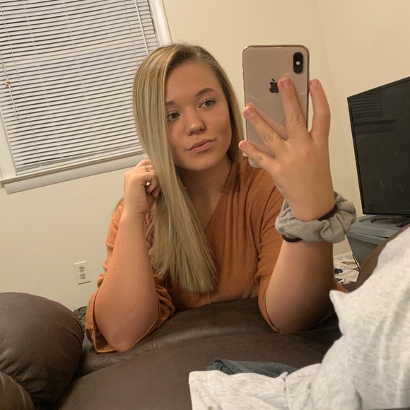 Profile Picture of Trinity Attkisson (@tattkisson) on Poshmark