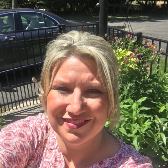 Profile Picture of Kim Collister (@kanthony_cr) on Poshmark