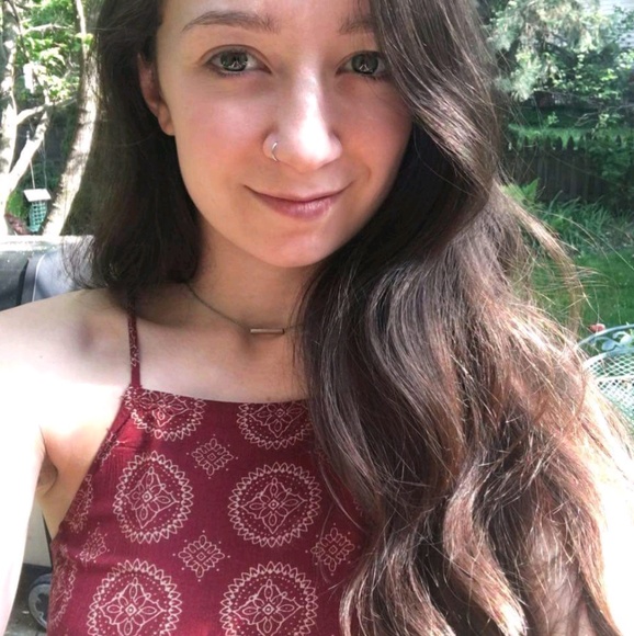 Profile Picture of Courtney Kaleel (@succulentsnivy) on Poshmark