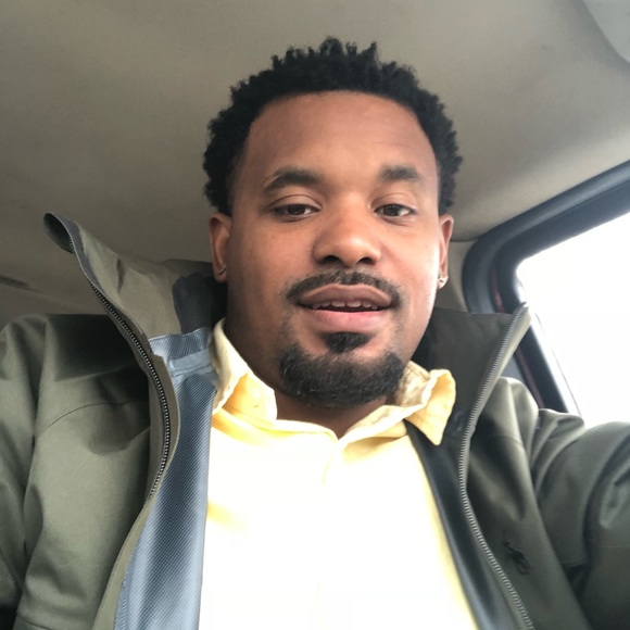 Profile Picture of Kevin Hardy (@khardy99) on Poshmark
