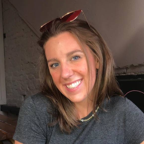 Profile Picture of Chloe Freeman (@chloefreeman397) on Poshmark