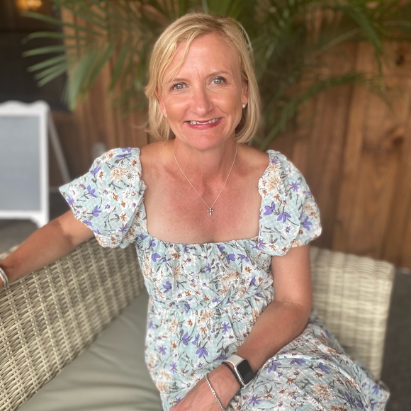 Profile Picture of Michele Evans nicholson (@michelevaudt) on Poshmark