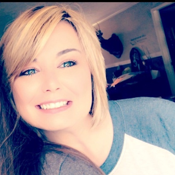 Profile Picture of Kim Cumberland (@kimcumberland) on Poshmark