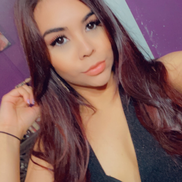 Profile Picture of Ivonne Alvarez (@ivonne072095) on Poshmark