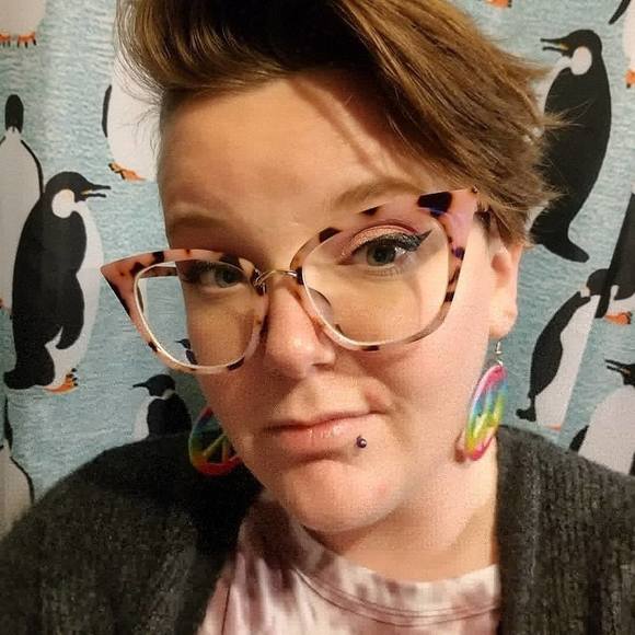 Profile Picture of Ashley Schlotter (@sadeteajules) on Poshmark