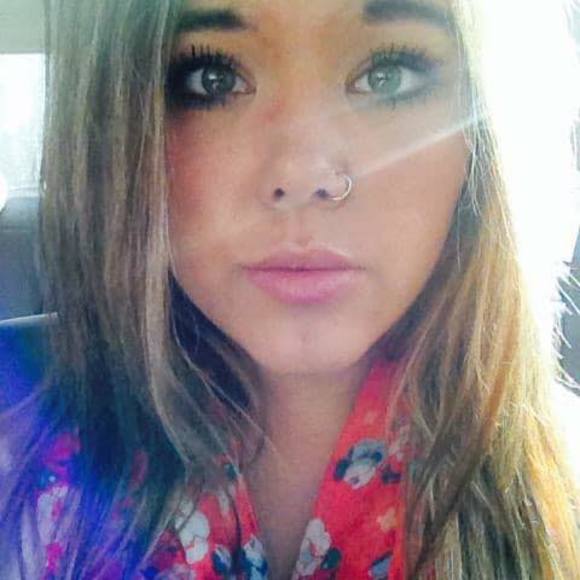 Profile Picture of Salest Twitchell (@haileytwitche) on Poshmark