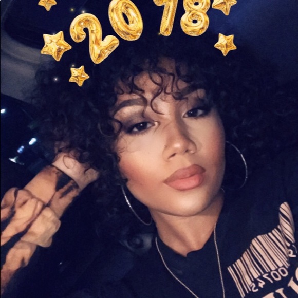 Profile Picture of Melody Singleton (@cali_la) on Poshmark
