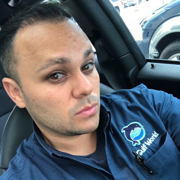 Profile Picture of Alex Oviedo (@alexoviedo12) on Poshmark