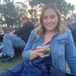 Profile Picture of Taryn Reid (@tarynstraveltales) on Instagram