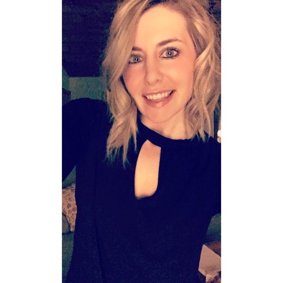Profile Picture of Melissa Janiszewski (@cupcake8187) on Poshmark