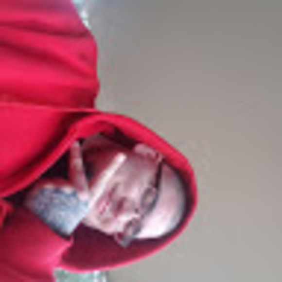 Profile Picture of Robert Larson (@rlarson206) on Poshmark