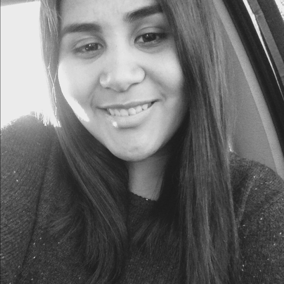 Profile Picture of Alexis Alcaraz (@alcaatraaz17) on Poshmark