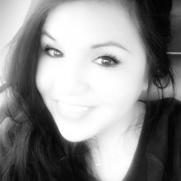 Profile Picture of Maria Retterath (@mariaretterath) on Poshmark