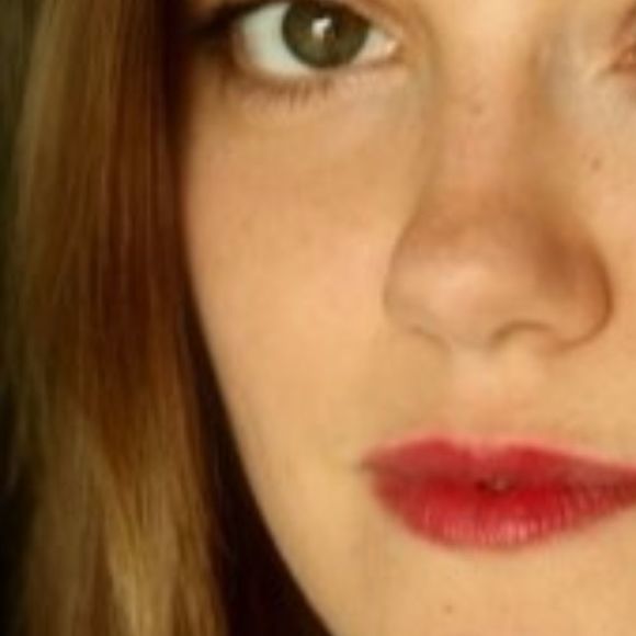 Profile Picture of Emily Andrews (@flowerchainlove) on Poshmark