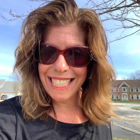 Profile Picture of Gina Panepinto (@gpanepinto) on Poshmark