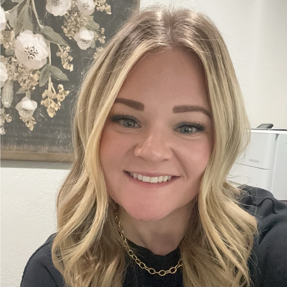 Profile Picture of Kaylee Whitehurst (@kwhitehurst15) on Poshmark