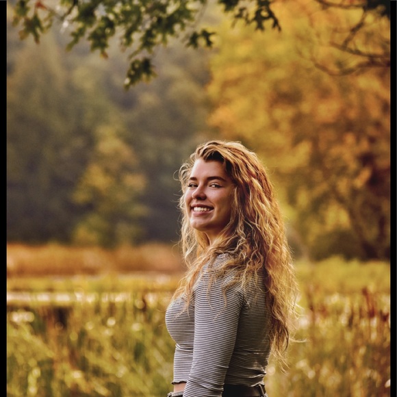 Profile Picture of Lauren Bierer (@laurenbierer) on Poshmark