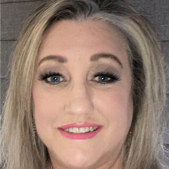 Profile Picture of Mandy Woods (@afwoods) on Poshmark