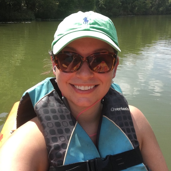 Profile Picture of Cheryl Creger (@beryllsmash) on Poshmark