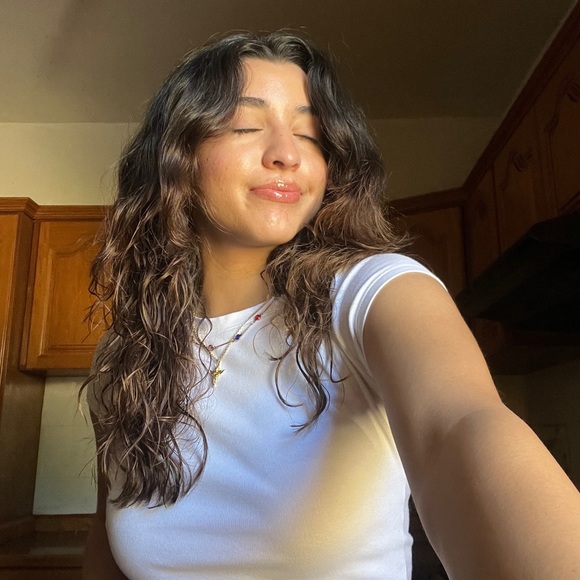 Profile Picture of Bianca Carolina (@biancacarolina4) on Poshmark