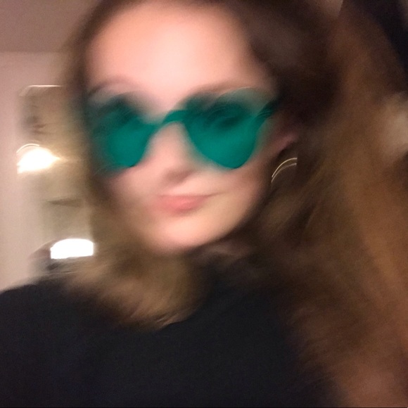 Profile Picture of Elly Deltufo (@knitgirl2003) on Poshmark