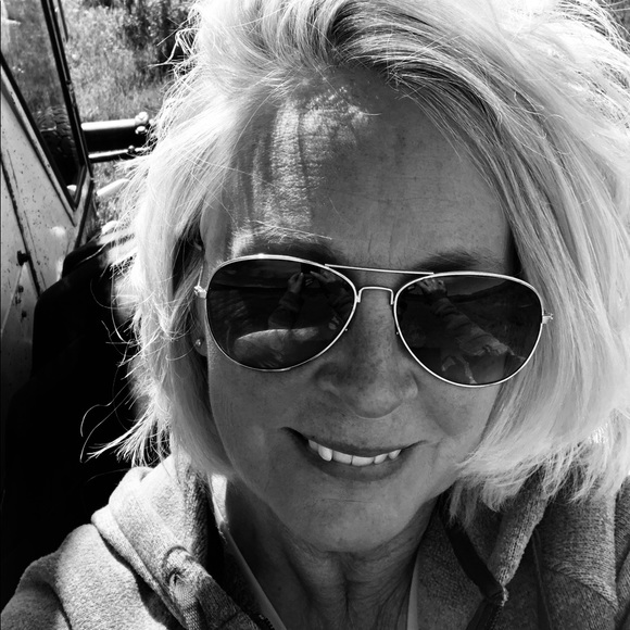 Profile Picture of Heidi Larsen (@hlcl) on Poshmark