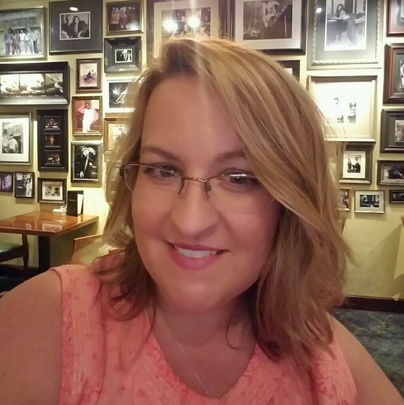 Profile Picture of Brianne Calvert (@brical05) on Poshmark