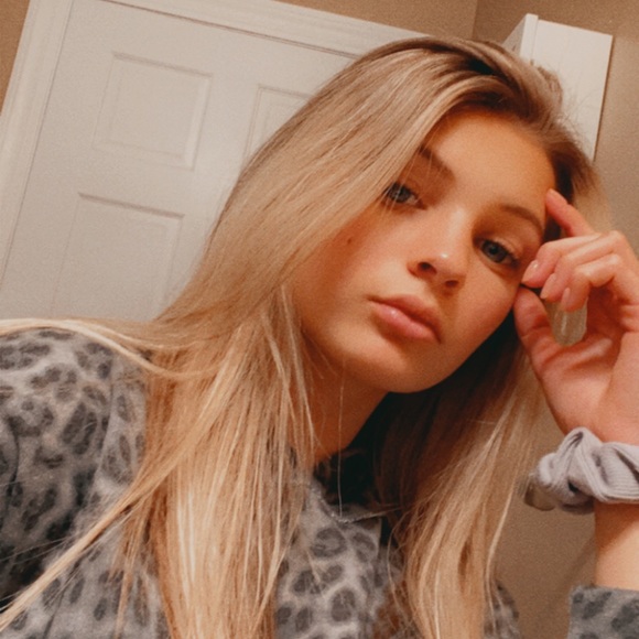 Profile Picture of Sky Sorok (@skysorok) on Poshmark