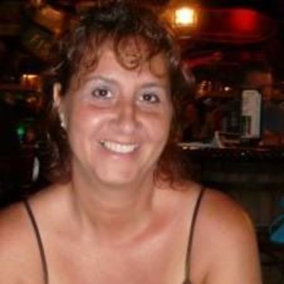 Profile Picture of Valerie Jadwin (@valeriejadwin) on Poshmark