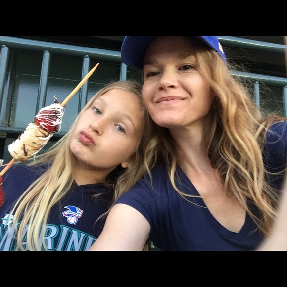 Profile Picture of Stacy Heinz (@stacynicole82) on Poshmark