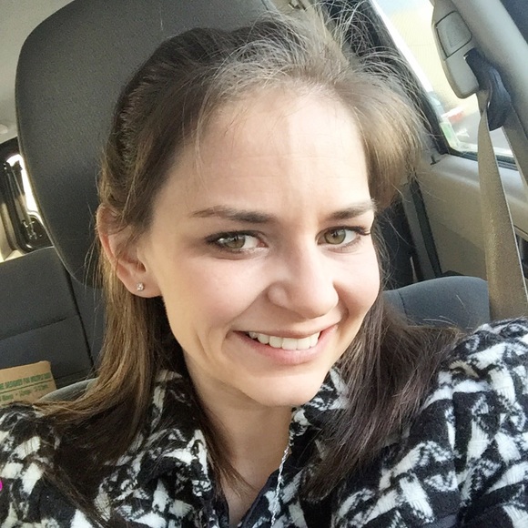 Profile Picture of Kate Walter (@kwalter0429) on Poshmark