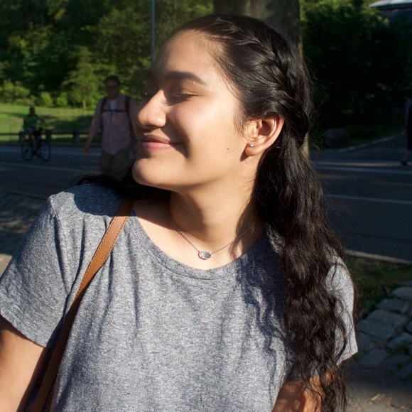 Genesis Rosas - Poshmark Profile Picture of Genesis Rosas (@curlyshopper) on Poshmark