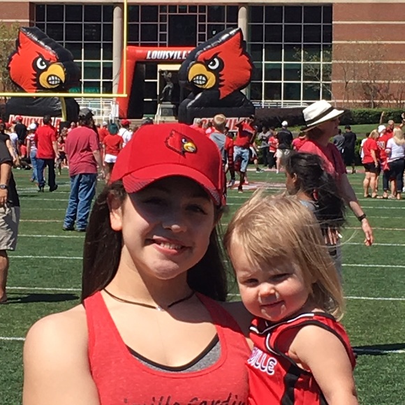 Profile Picture of Abs Pillow (@abbypillow) on Poshmark