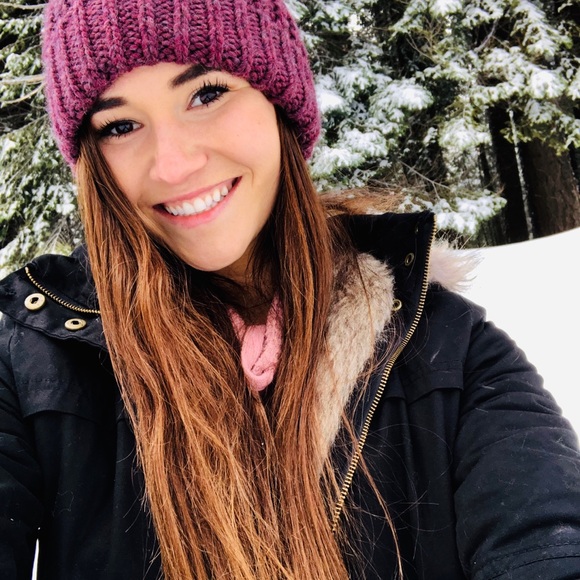 Profile Picture of Monique Lange (@moniquelange03) on Poshmark