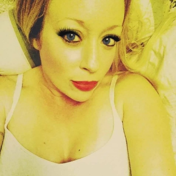 Profile Picture of Stefanie Escontrias (@escostef) on Poshmark