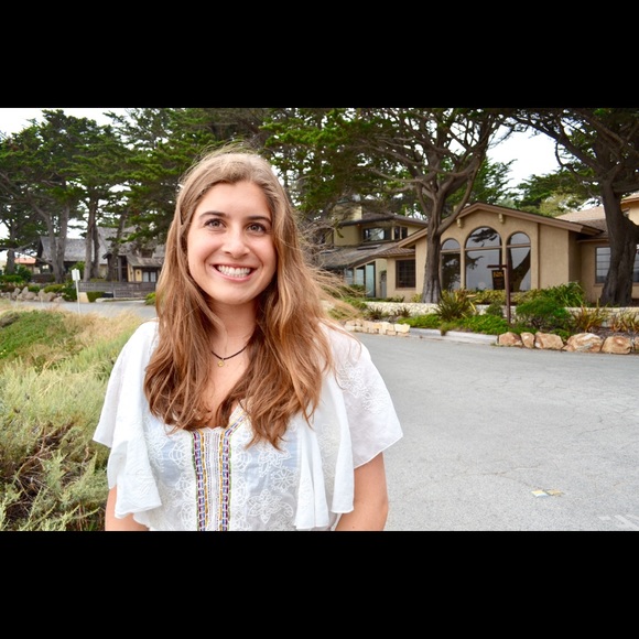 Profile Picture of Katie Corgiat (@katiecorg) on Poshmark