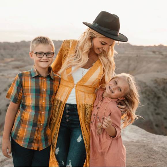 Profile Picture of Maranda Baragar (@marandabaragar) on Poshmark