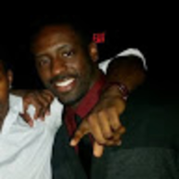 Profile Picture of Matthew Shenbanjo (@oshenbanjo) on Poshmark