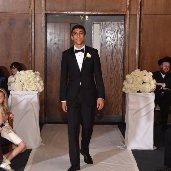 Profile Picture of Aaron Namdar (@aaronnamdar) on Poshmark