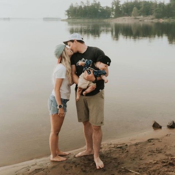 Profile Picture of Britt Andrew (@wildsunb) on Poshmark