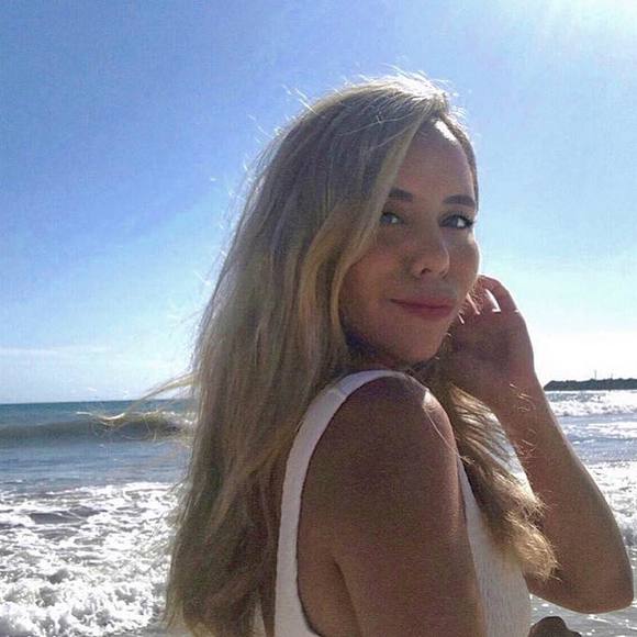 Profile Picture of Christina Holstein (@stinaholstein) on Poshmark